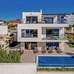 Vila Tatjana Sol With A Pool, Hot Tub, Gym Ražanj