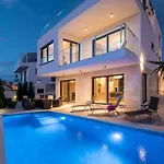 Vila Tatjana Sol With A Pool, Hot Tub, Gym