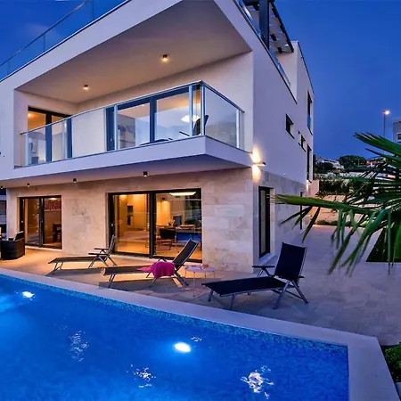 Tatjana Sol With A Pool, Hot Tub, Gym Vila Razanj