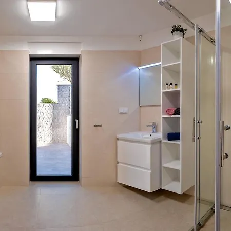 Vila Tatjana Sol With A Pool, Hot Tub, Gym *