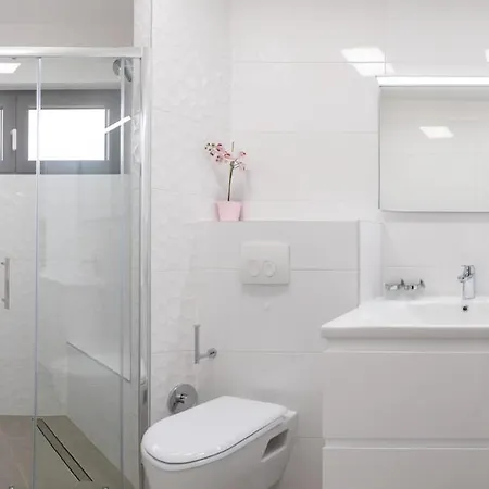 Villa Tatjana Sol With A Pool, Hot Tub, Gym Ražanj