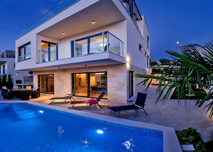 Tatjana Sol With A Pool, Hot Tub, Gym Villa Ražanj