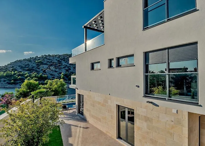 Tatjana Sol With A Pool, Hot Tub, Gym Villa