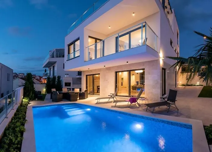 Βίλα Tatjana Sol With A Pool, Hot Tub, Gym