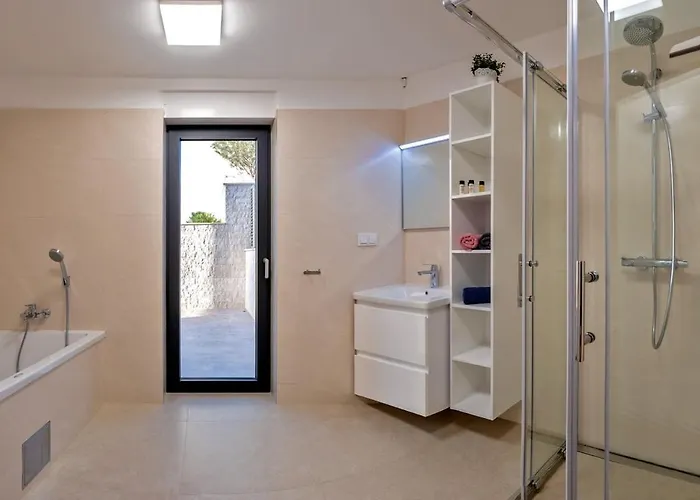 Villa Tatjana Sol With A Pool, Hot Tub, Gym *